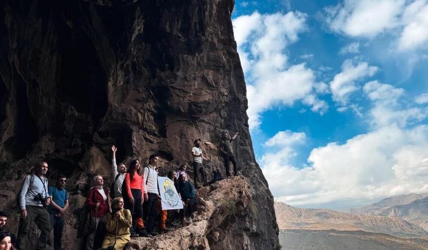 Van’da Doğaseverlerden Masiro Kanyonu'nda Eşsiz Manzaralar Keşfedildi