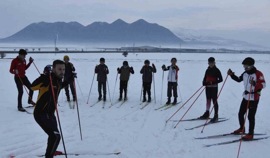 Bitlis'te Kayaklı Koşu Takımı 2025 Sezonuna Hazırlanıyor