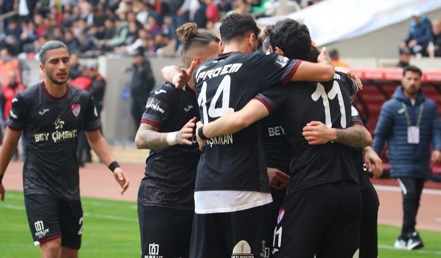 Elazığspor,  Mersin İdmanyurdu Futbol A.Ş.’yi deplasmanda 3-2 mağlup etti.