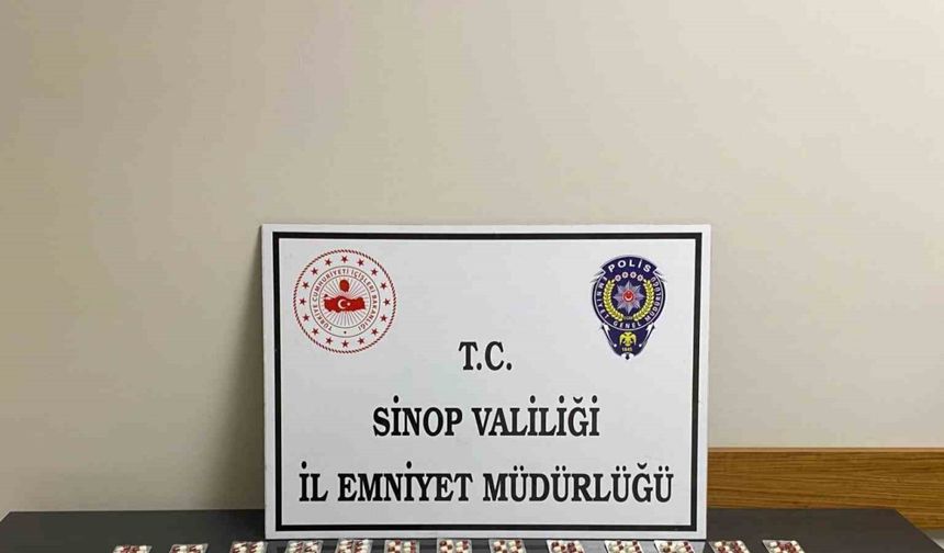SİNOP'TA 560 SENTETİK HAPLA YAKALANDILAR: 2 ŞÜPHELİYE YASAL İŞLEM