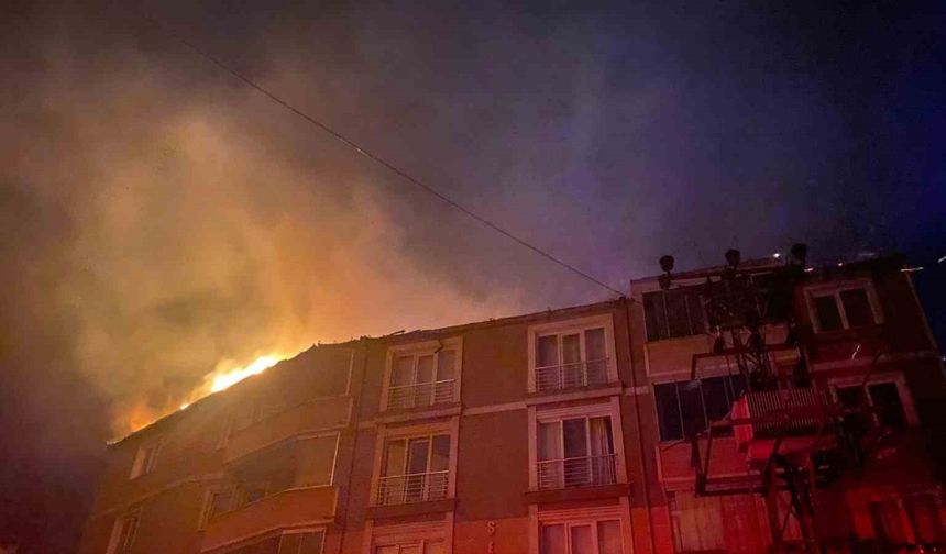 Sinop'ta Apartman Çatısında Yangın
