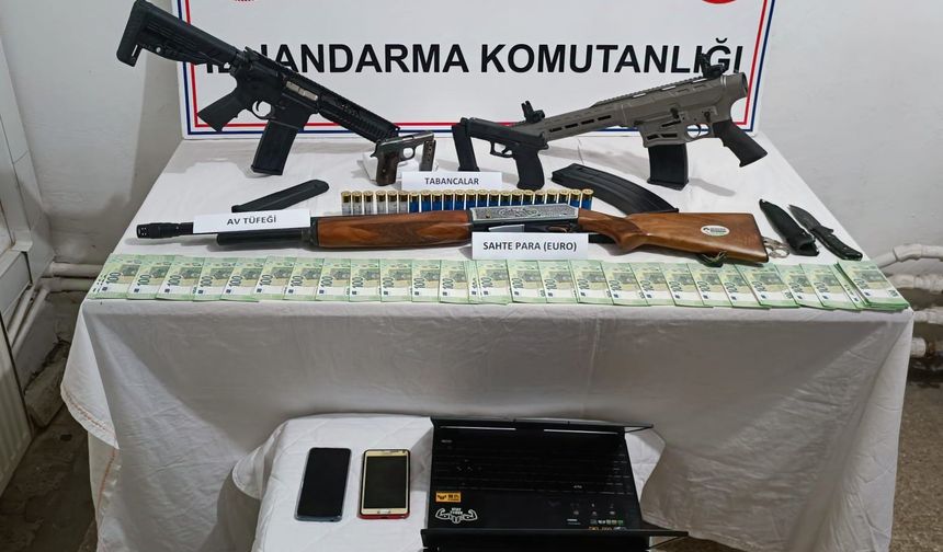 Sinop'ta Jandarmadan Büyük Operasyon: Silah ve Uyuşturucu Ele Geçirildi