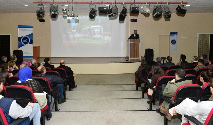 Van YYÜ'de ‘Kent İçi Raylı Sistem’ Semineri Düzenlendi