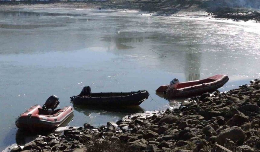 Niğde’de Azatlı Göleti’nde Kayıp Genci Arama Çalışmaları