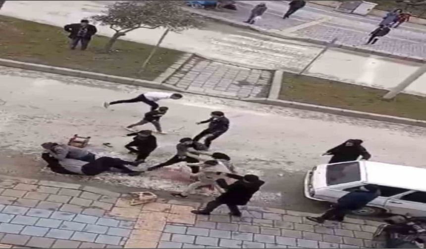 Tokat’ta Adliye Önünde Sopalı ve Tabureli Kavga: 9 Gözaltı!