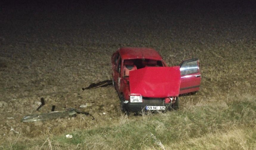 Tekirdağ Muratlı’da yoldan çıkan otomobil tarlaya uçtu