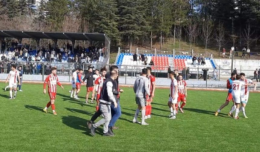 Samsun’da play-off maçı sonunda sahada gerginlik