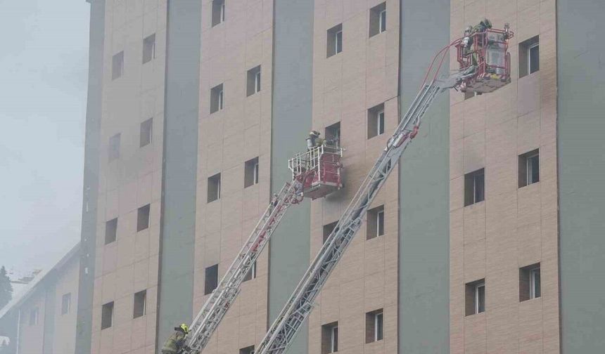 Uludağ’da Kervansaray Otel’de yangını; Ekiplerinin müdahalesi sürüyor