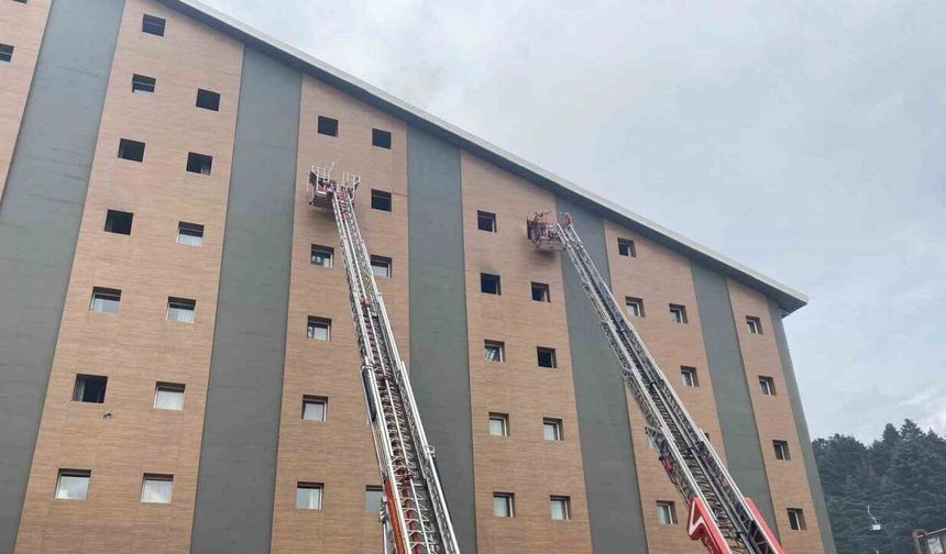 Uludağ’daki Kervansaray Otel yangınında 3 kişi dumandan etkilendi
