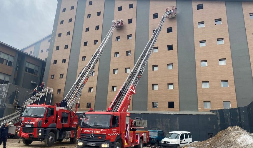 Uludağ’da Kervansaray Otel’de Yangın: 3 Kişi Dumandan Etkilendi!
