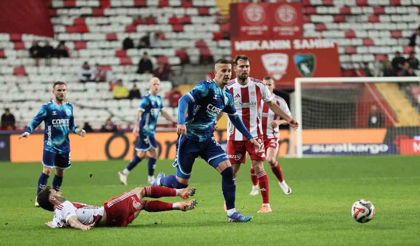 Antalyaspor, sahasında Samsunspor'u 3-1 mağlup etti