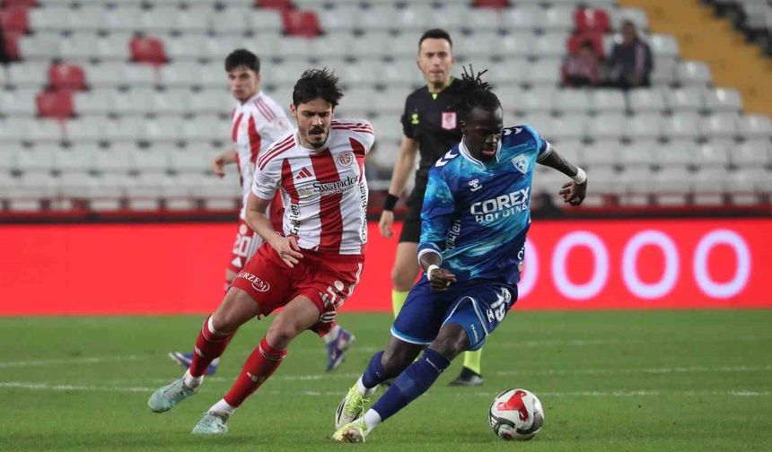 Samsunspor; deplasmanda Antalyaspor'u 2-0 ile geçti