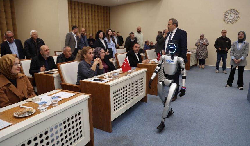 Türkiye'nin nüfusa kayıtlı ilk insansı robotu CANİKMAN mecliste