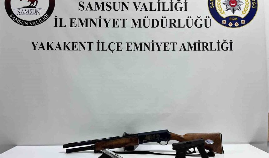 Yakakent'de ruhsatsız silah operasyonu: 3 silah ele geçirildi