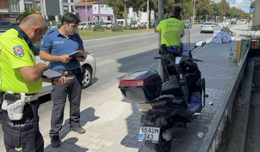 Atakum'da motosiklet devrildi: 2 yaralı