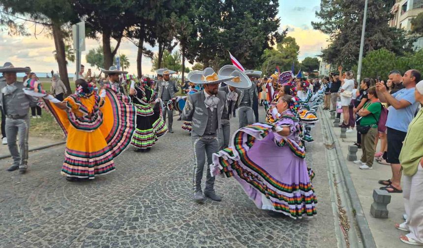 Samsun'da '36. Uluslararası Samsun Halk Oyunları Festivali'