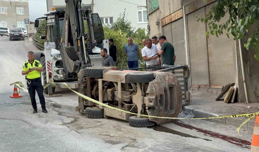 Samsun'da forklift rampa aşağı inerken devrildi: 1'i ağır 2 yaralı