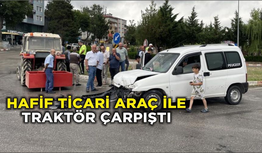 Kavak'da hafif ticari araç ile traktör çarpıştı