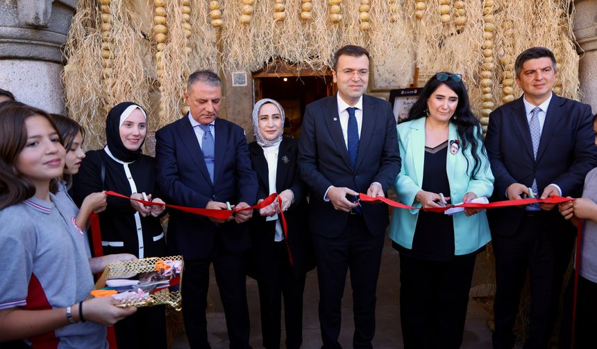 81 İlden Sanatsal Dayanışma: Toprağın Emeği Tuvalde Hayat Buldu