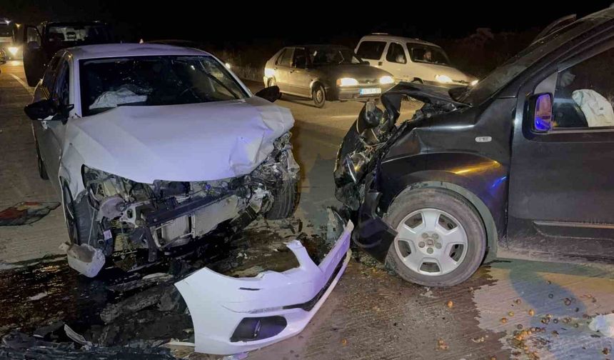 Samsun'da otomobil ile hafif ticari araç çarpıştı: 5 yaralı