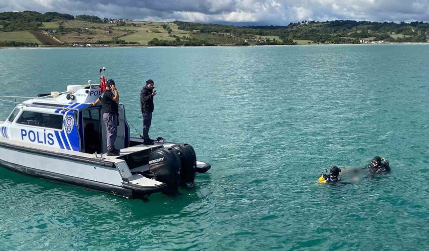 Sinop'ta teknenin alabora olması nedeniyle kaybolan polisin cesedine Ankara ve Samsun'dan gelen dalgıç polislerin desteğ