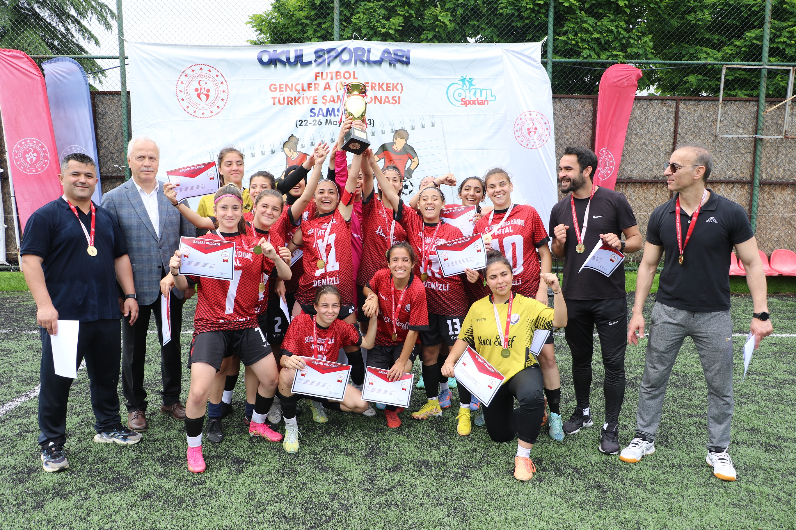 Şampiyon kupası Denizli Servergazi Borsa İstanbul MTAL’in