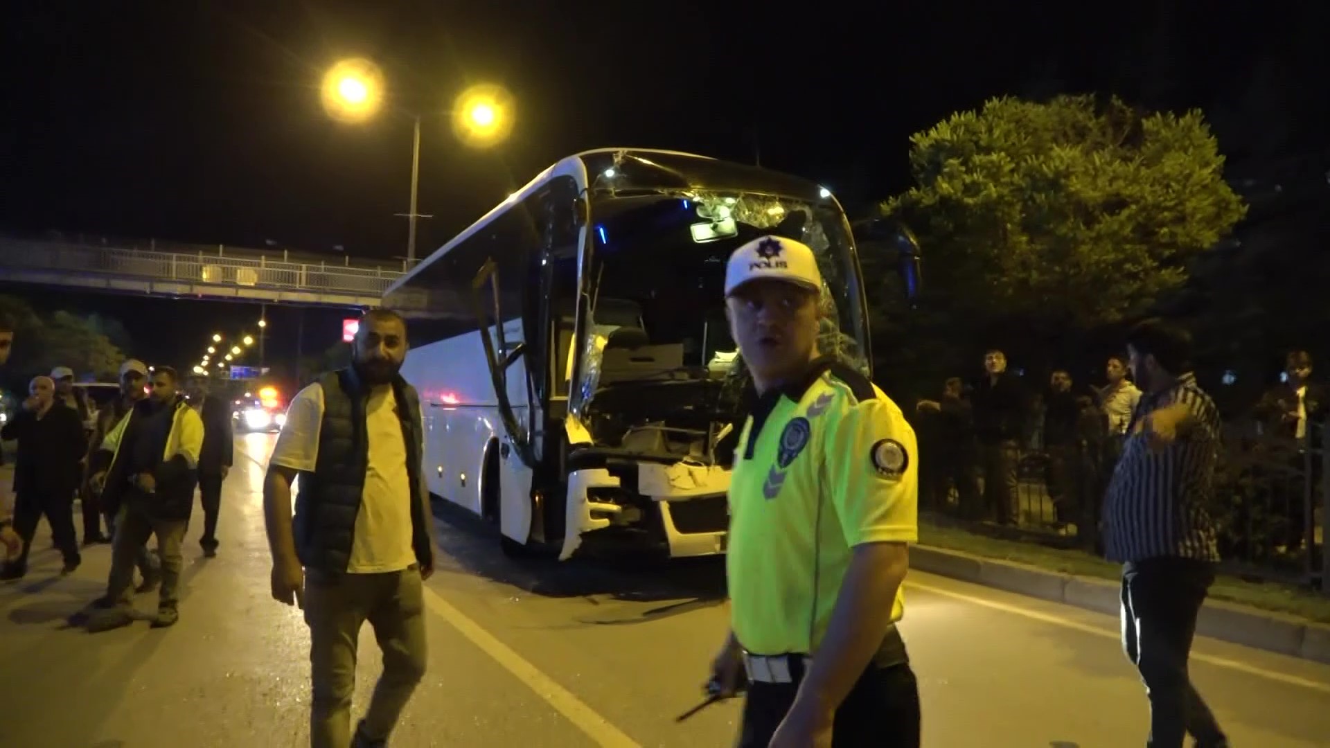 Amasya’da kaza; yolcu otobüsü tıra çarptı