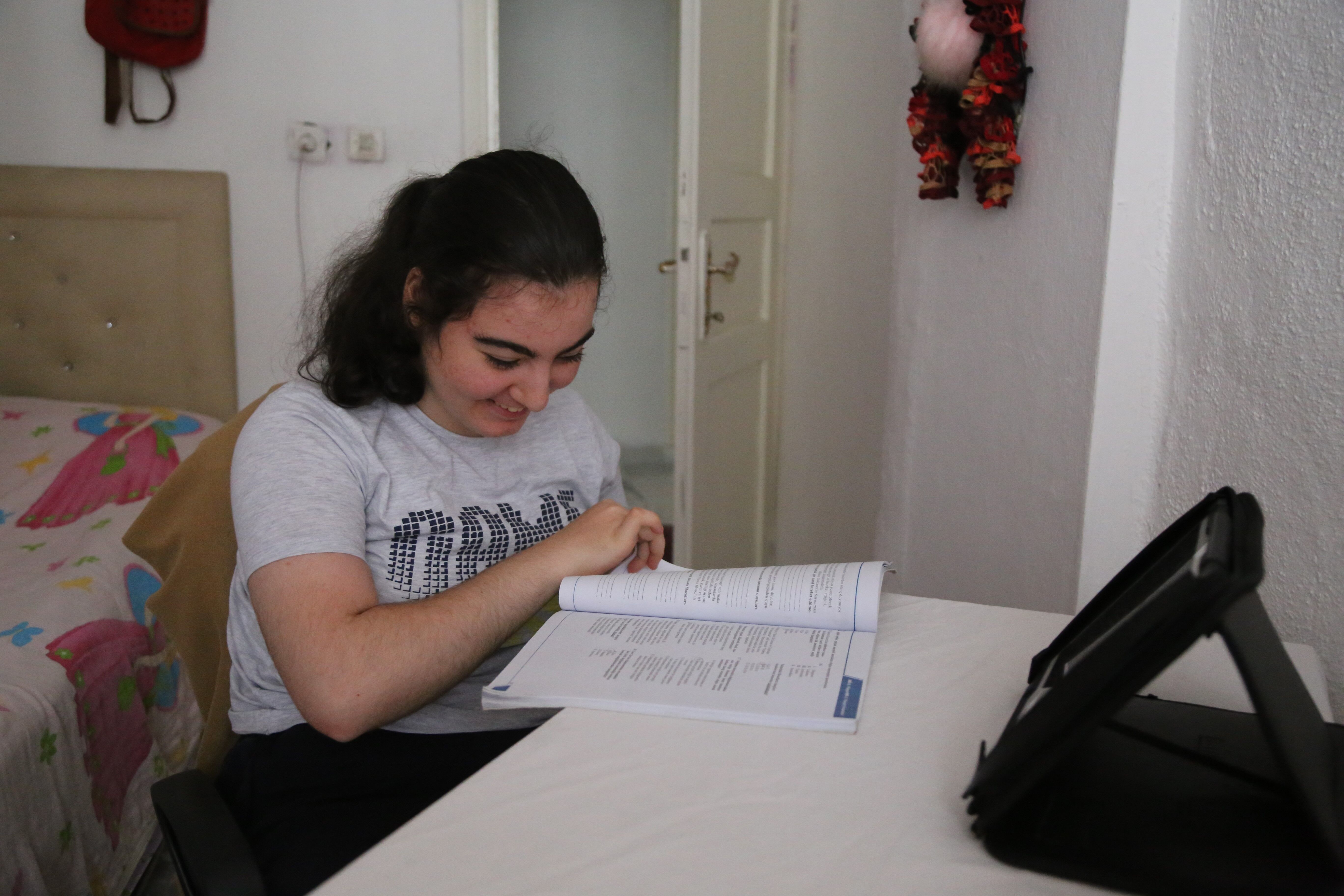 Artvinli Engelli Elif Sude’nin okuma azmi