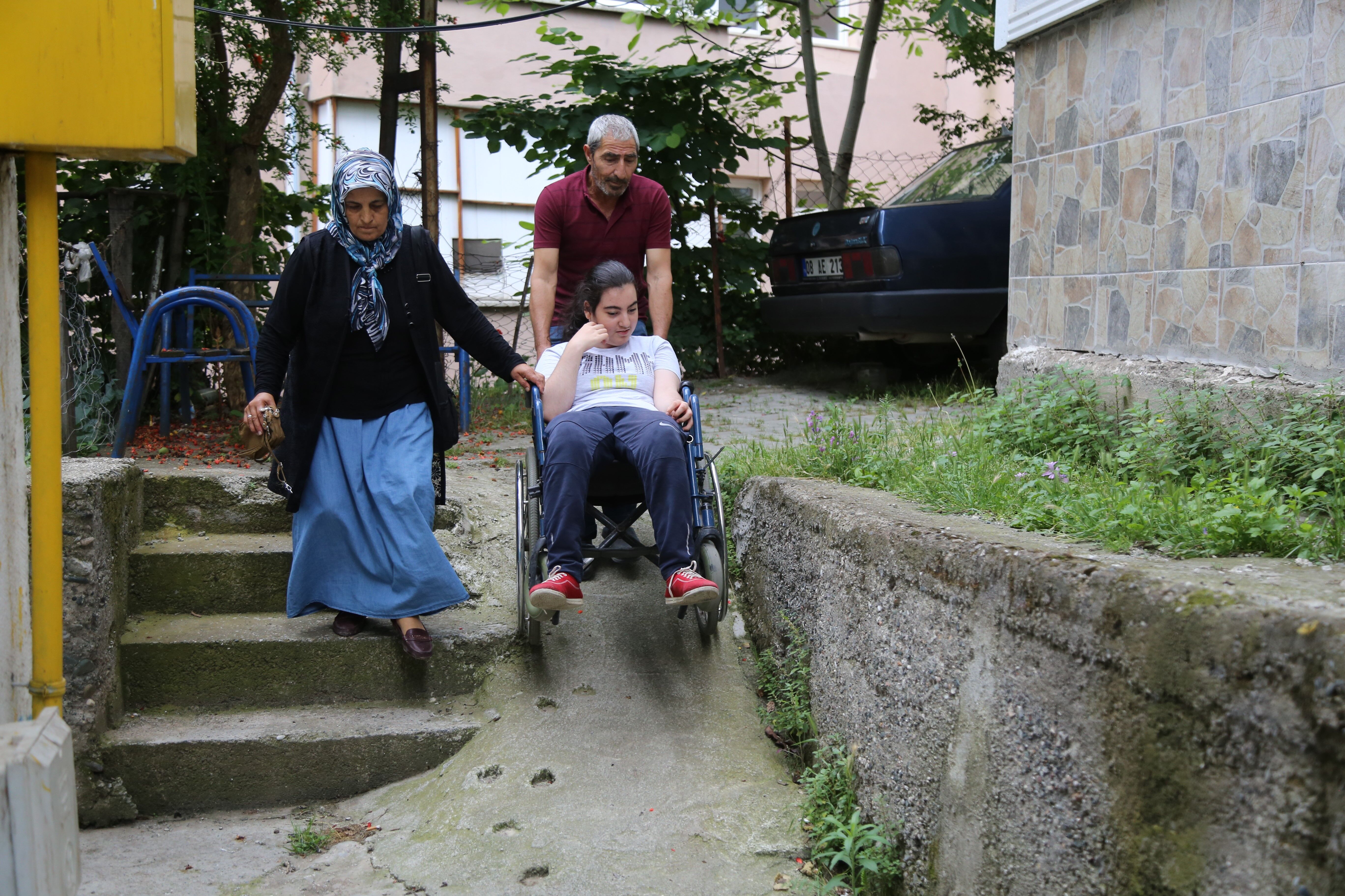 Artvinli Engelli Elif Sude’nin okuma azmi