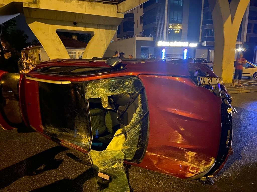 Bolu'da Hurdaya dönen otomobilden sağ çıktı olay yerinden kaçtı