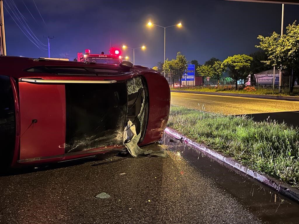 Bolu'da Hurdaya dönen otomobilden sağ çıktı olay yerinden kaçtı