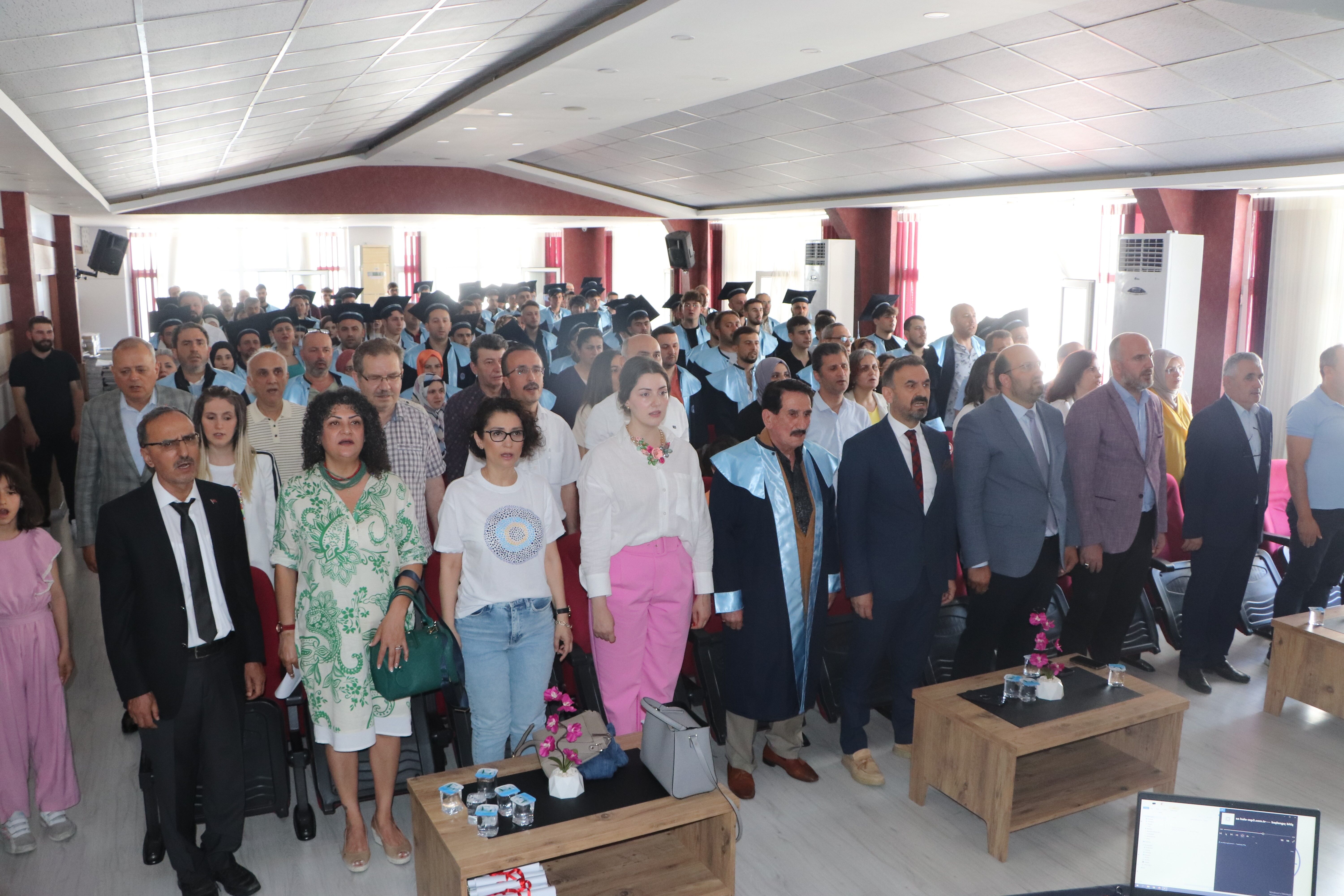 Emekli komiser 72 yaşında lise mezunu oldu