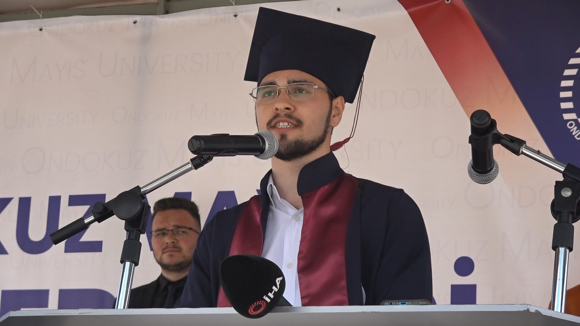 İlahiyat öğrencilerinin mezuniyet heyecanı