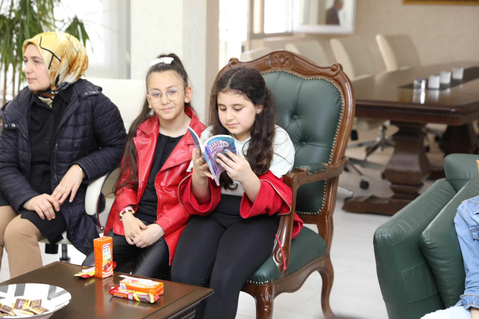 MİNİK ŞAİRLER YAZDI... BAŞKAN DESTEKLEDİ... KELİMELER KANATLANDI 