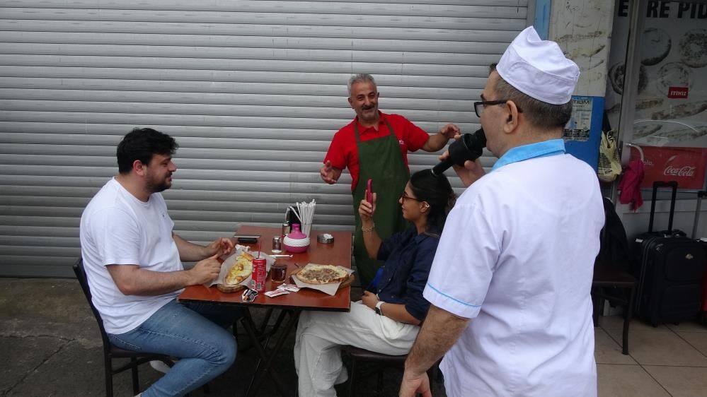 Pide ustasından müşterilerine Türk Sanat Müziği konseri
