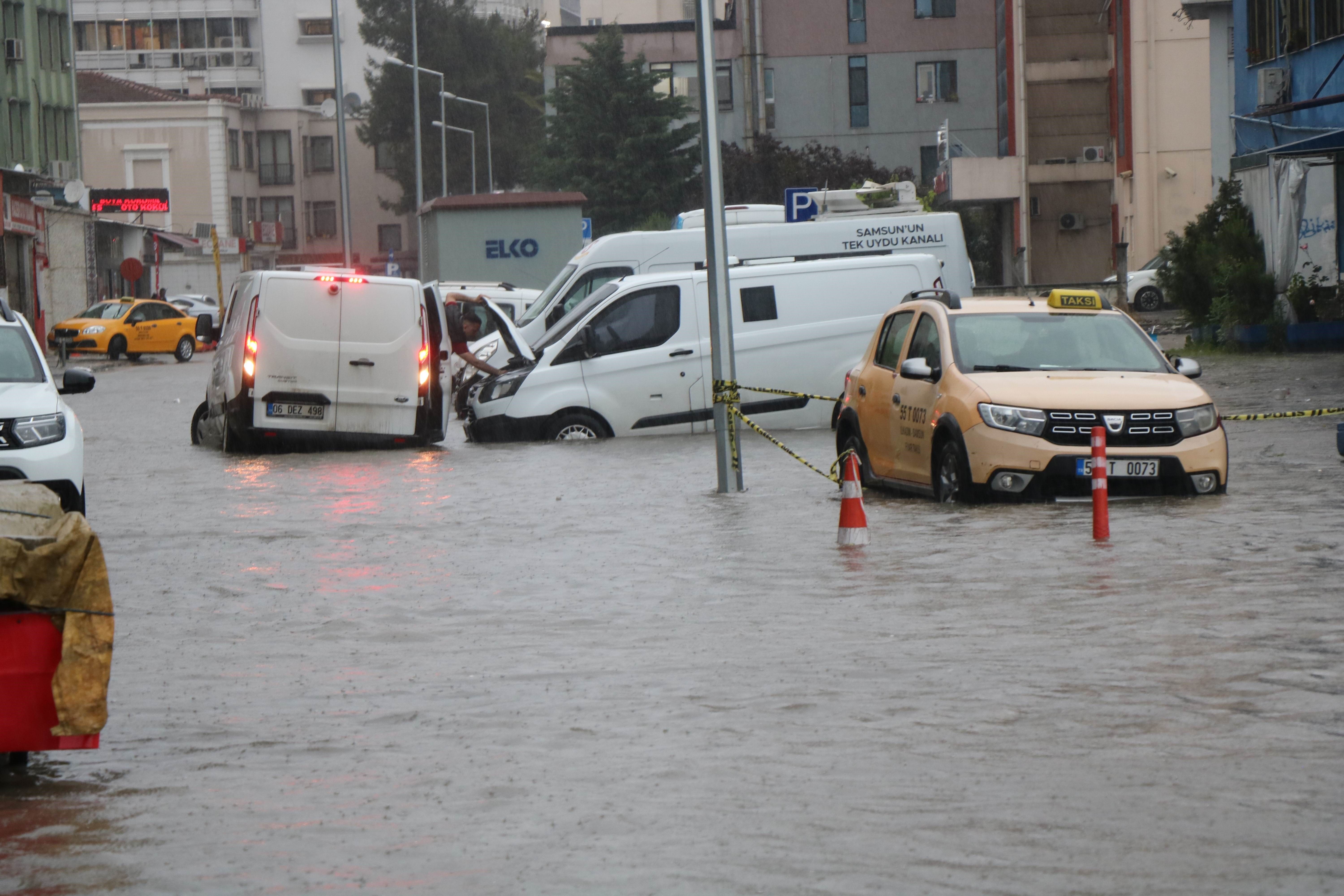 Samsun’u sağanak vurdu