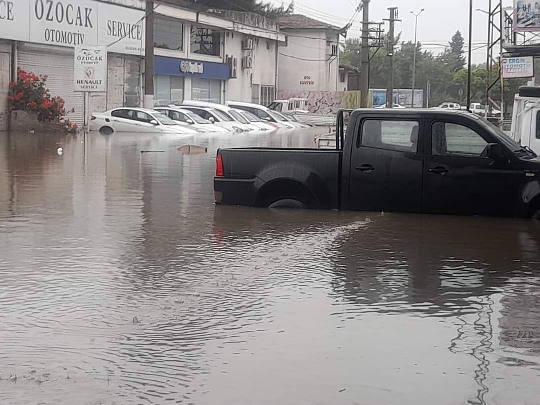 Samsun’u yine sel vurdu