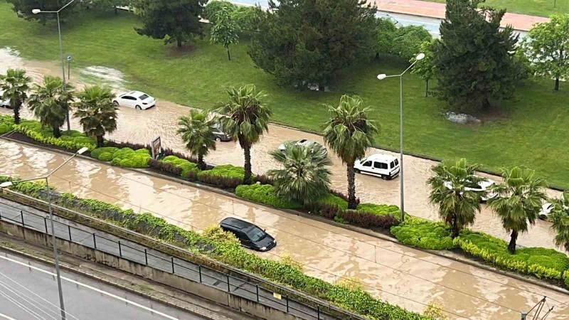 Samsun’u yine sel vurdu