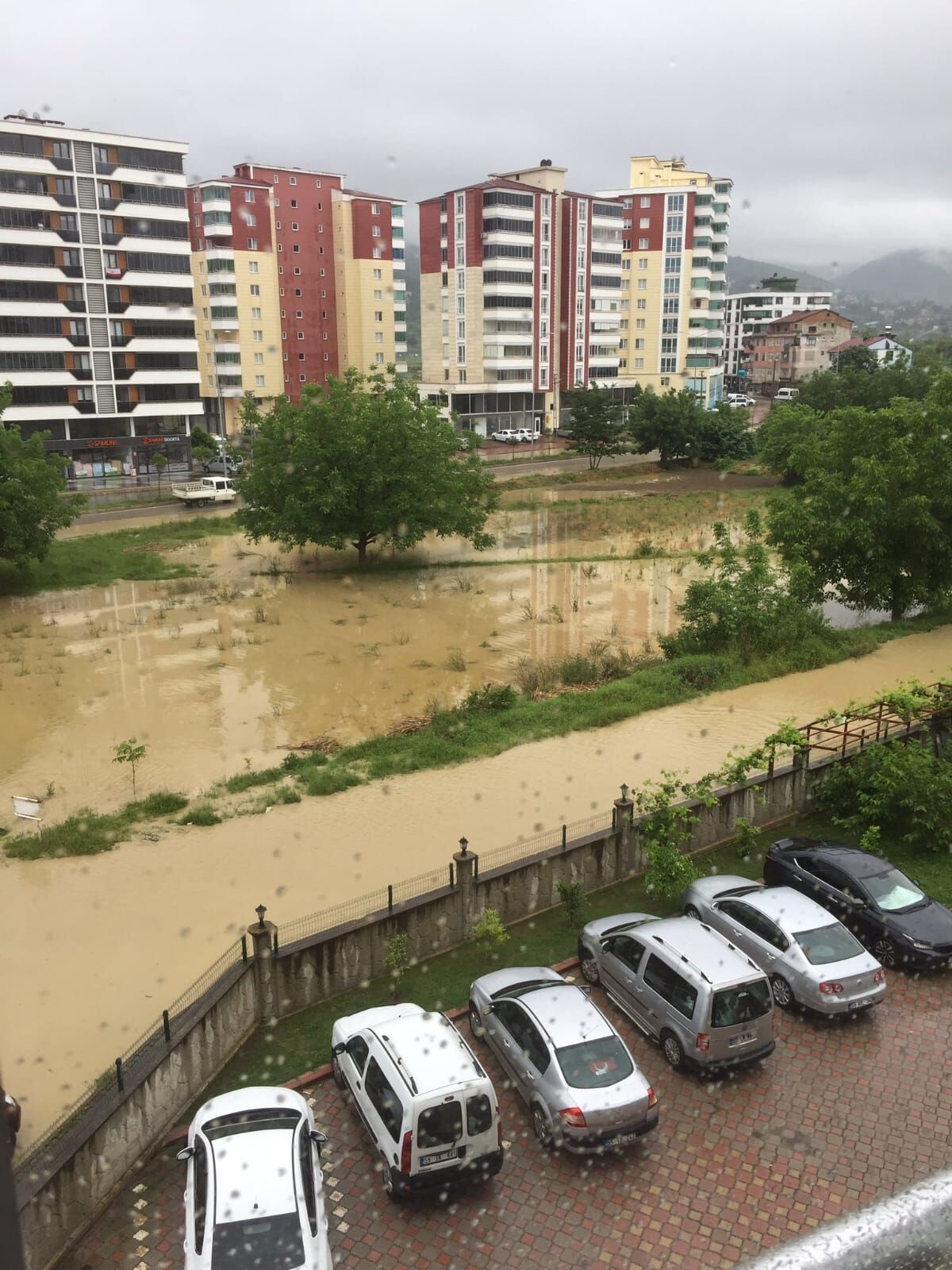 Samsun’u yine sel vurdu
