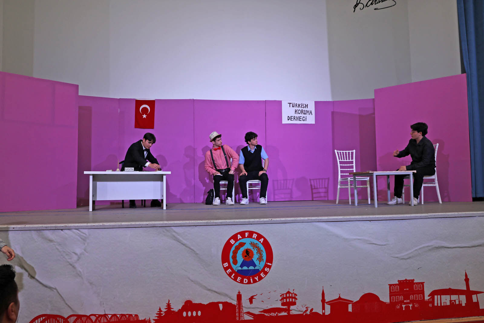    Türkçem Eyvah Oyunu'na tiyatro severlerden tam not