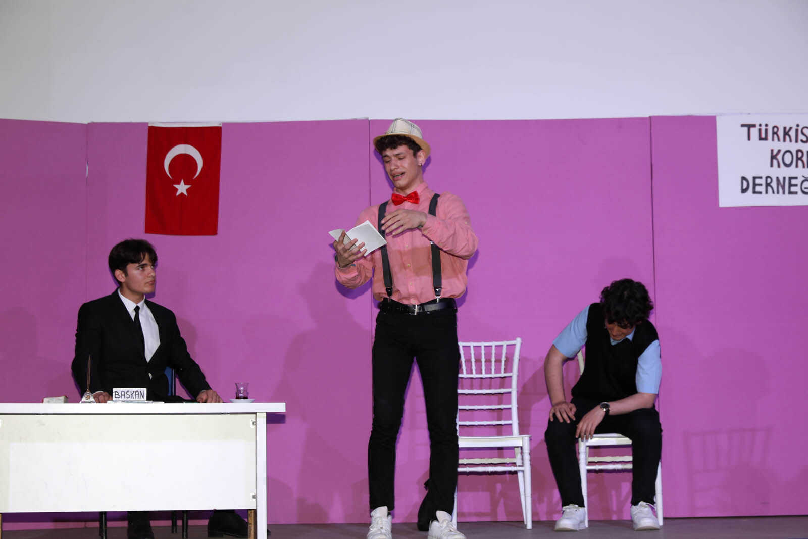    Türkçem Eyvah Oyunu'na tiyatro severlerden tam not