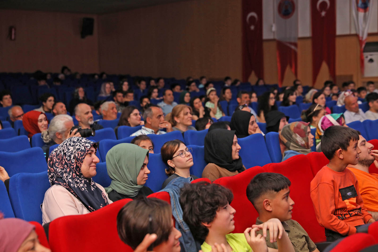    Türkçem Eyvah Oyunu'na tiyatro severlerden tam not