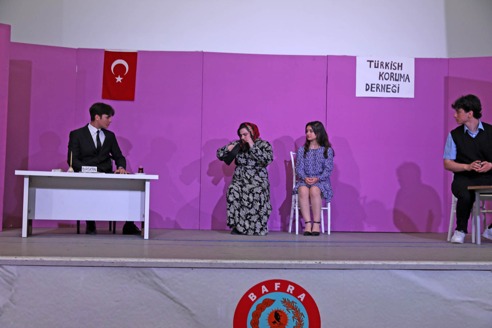    Türkçem Eyvah Oyunu'na tiyatro severlerden tam not
