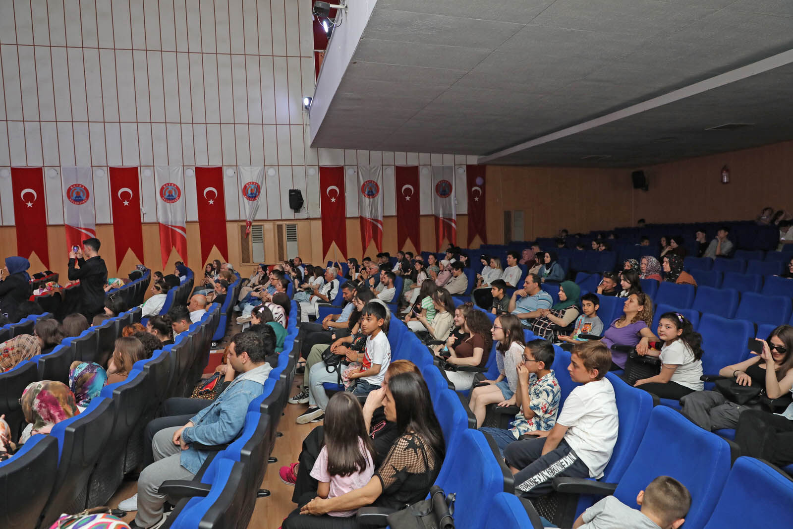    Türkçem Eyvah Oyunu'na tiyatro severlerden tam not