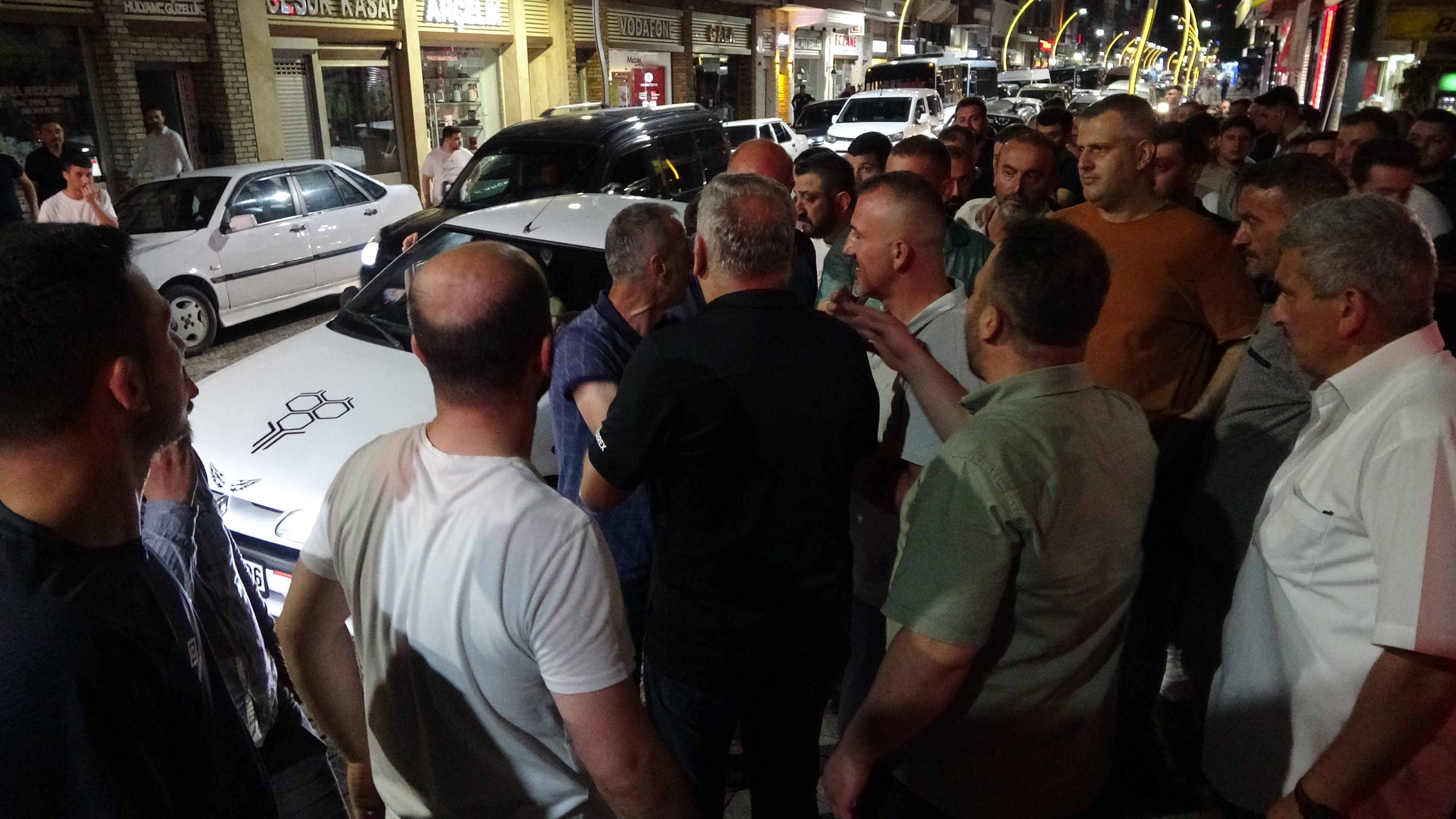Rize’de başkanları gözaltına alınan minibüsçüler eylem yaaptı