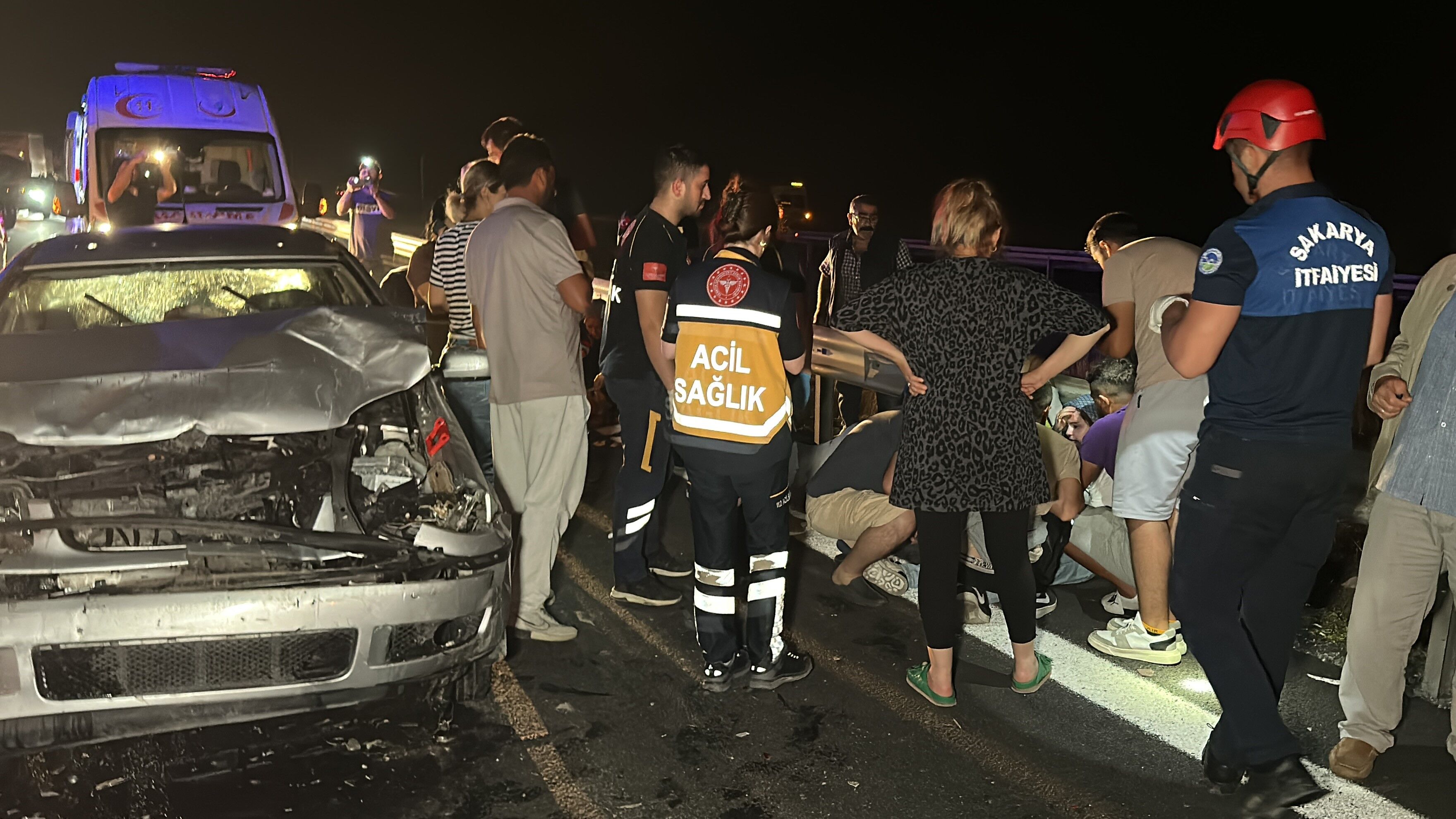 Düzce'de 5 aracın karıştığı kazada 14 kişi yaralandı