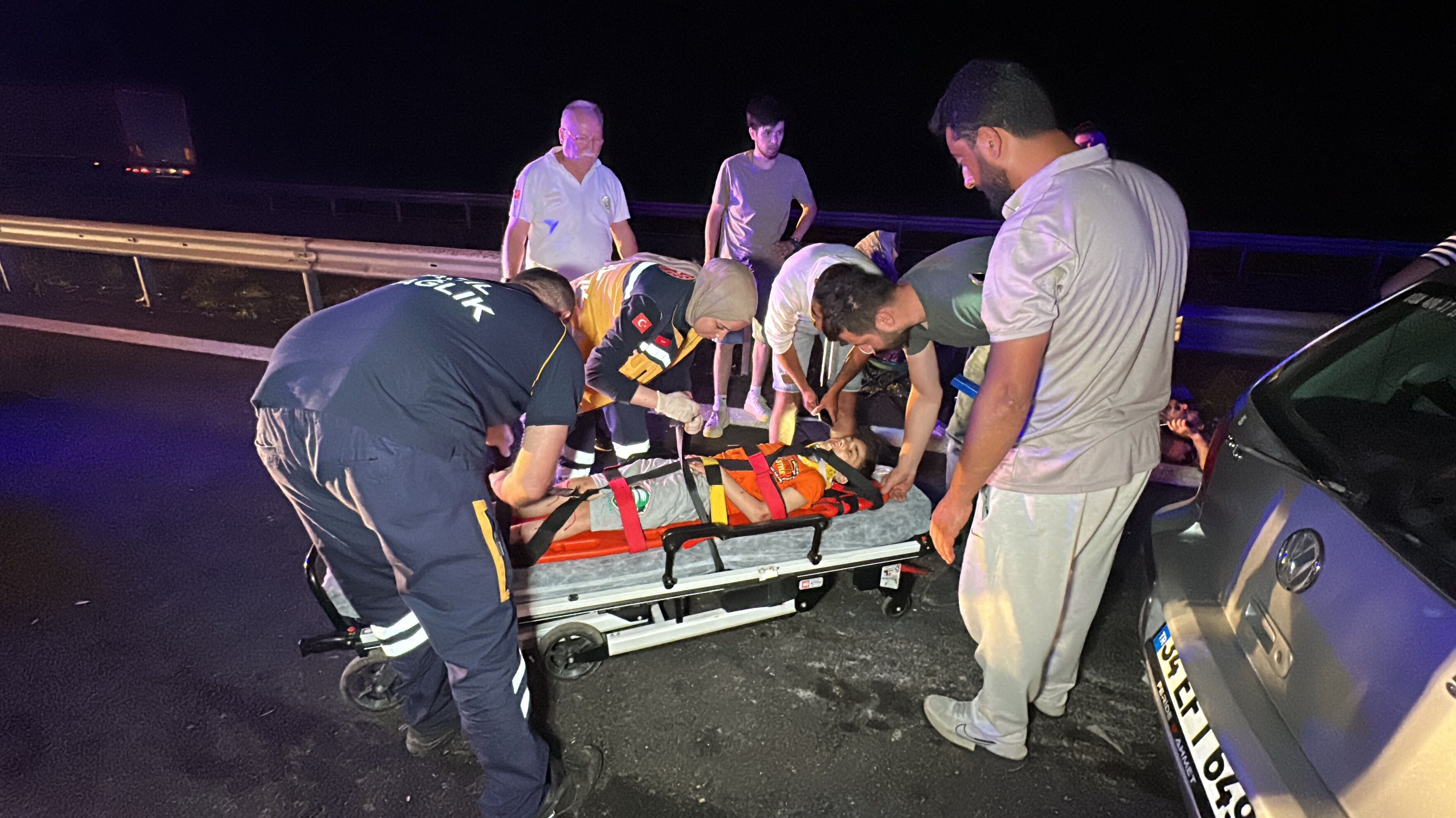 Düzce'de 5 aracın karıştığı kazada 14 kişi yaralandı