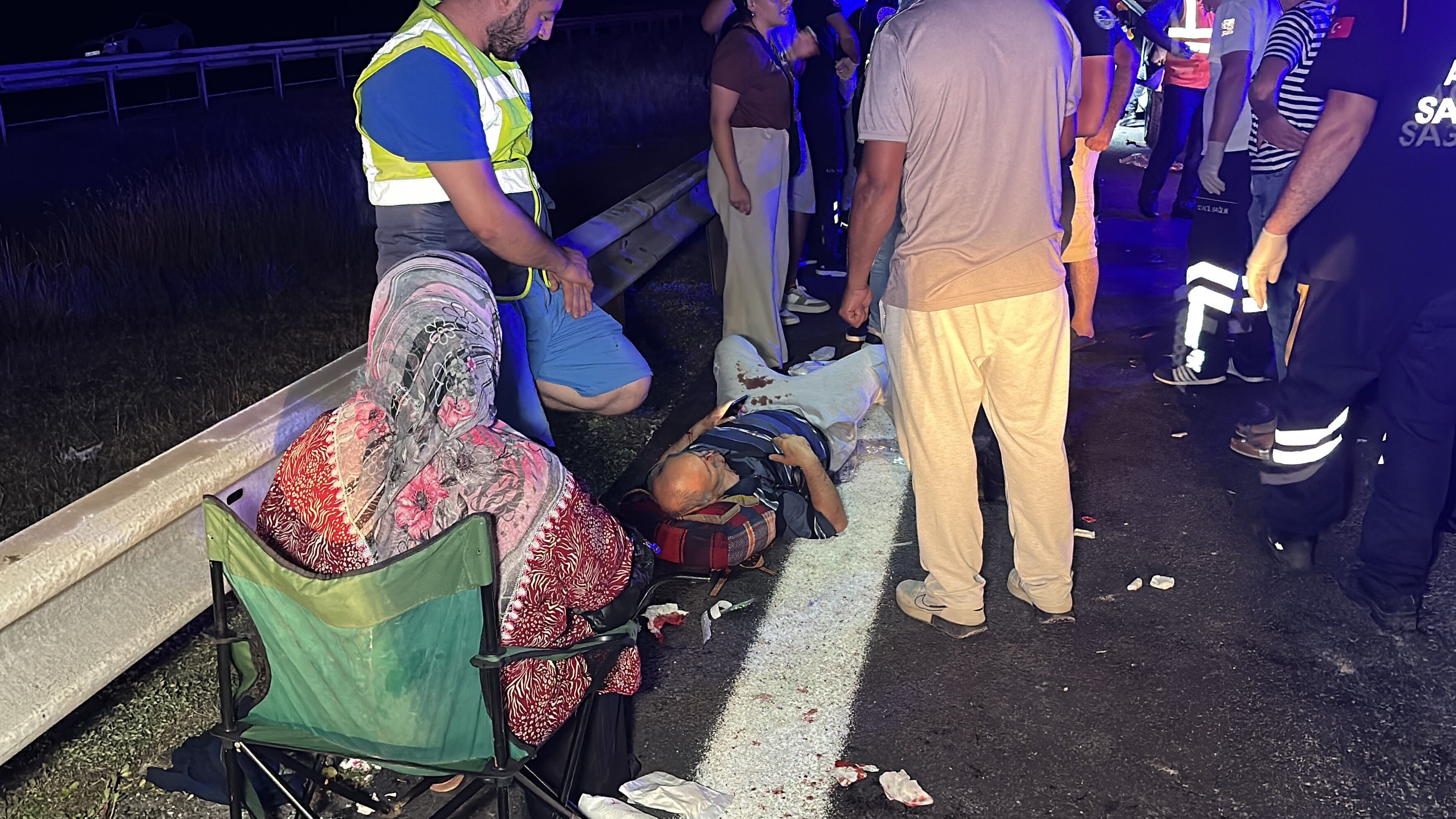 Düzce'de 5 aracın karıştığı kazada 14 kişi yaralandı