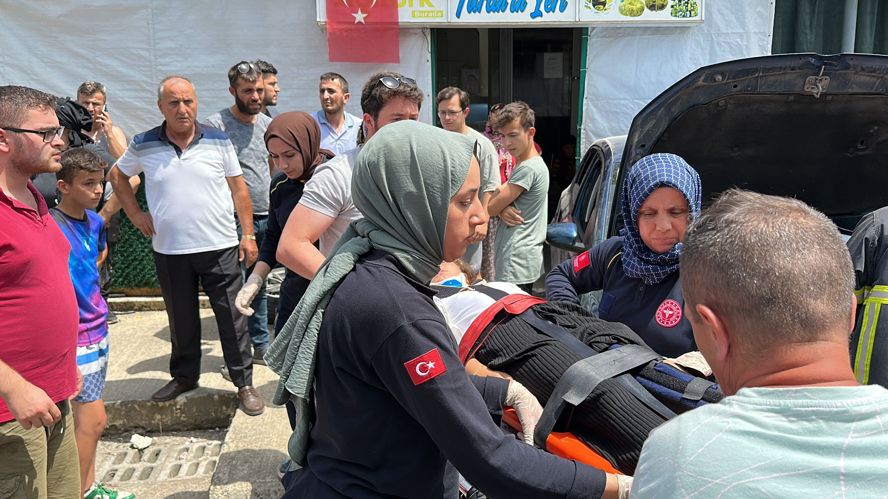 Düzce'de kaza; Minibüs ile otomobil çarpıştı