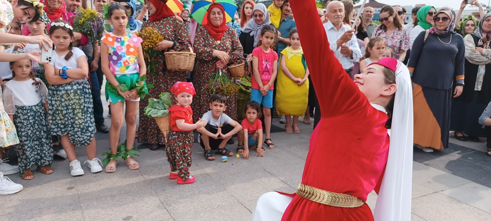 Düzce’de Ot Festivali renkli görüntülerle başladı